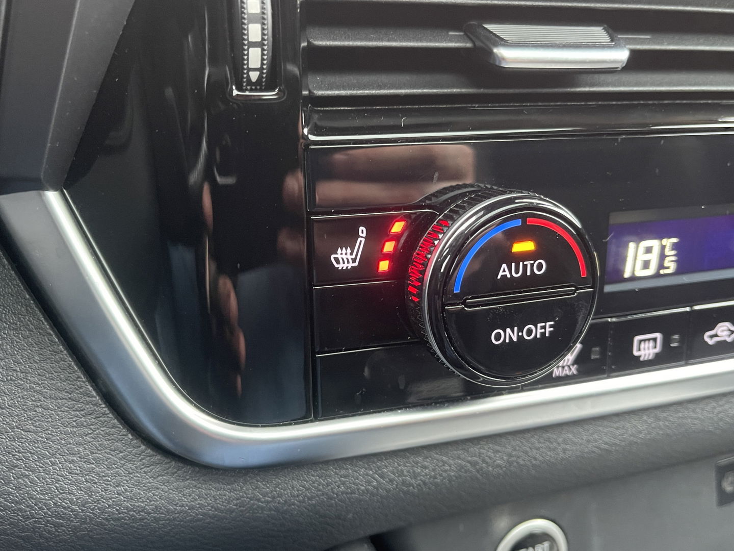 Nissan QASHQAI 1.3 MHEV Xtronic N-Connecta | 3D Camera | Head-Up Display | Apple Carplay | Android Auto | Dodehoeksensor | Adaptieve Cruise Control | Lane Assist | Stuurwielverwarming | DAB+ |