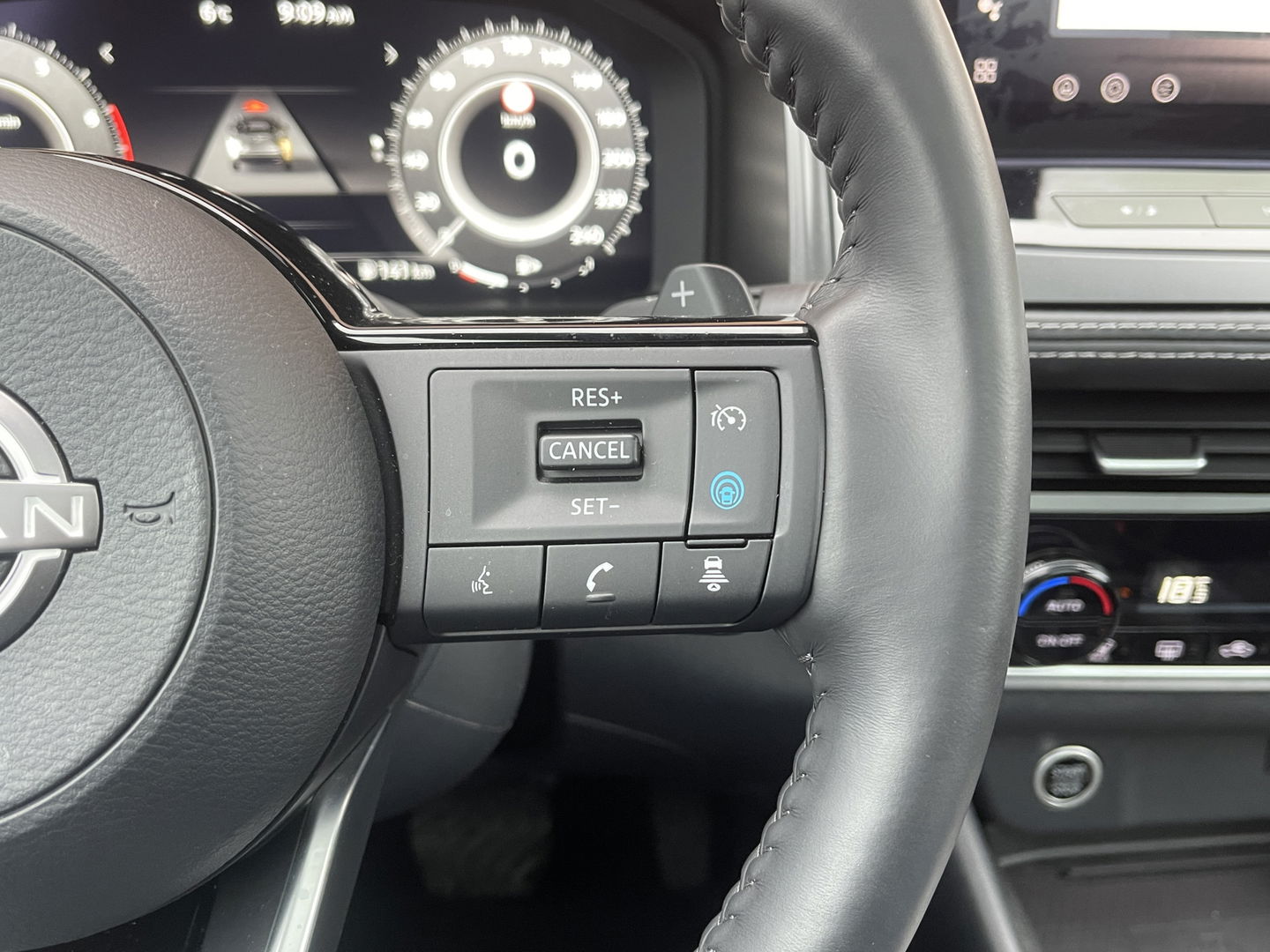 Nissan QASHQAI 1.3 MHEV Xtronic N-Connecta | 3D Camera | Head-Up Display | Apple Carplay | Android Auto | Dodehoeksensor | Adaptieve Cruise Control | Lane Assist | Stuurwielverwarming | DAB+ |