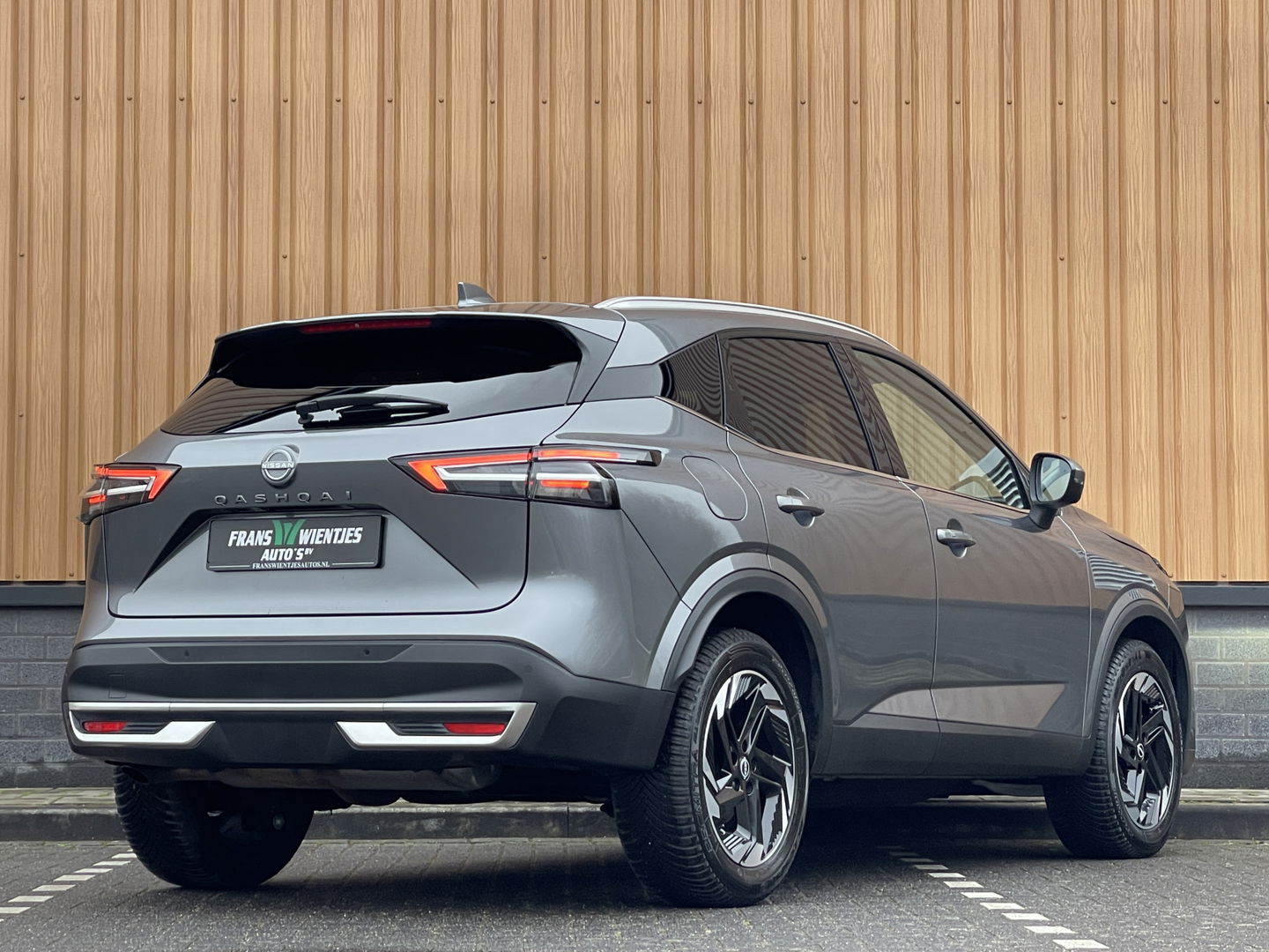 Nissan QASHQAI 1.3 MHEV Xtronic N-Connecta | 3D Camera | Head-Up Display | Apple Carplay | Android Auto | Dodehoeksensor | Adaptieve Cruise Control | Lane Assist | Stuurwielverwarming | DAB+ |
