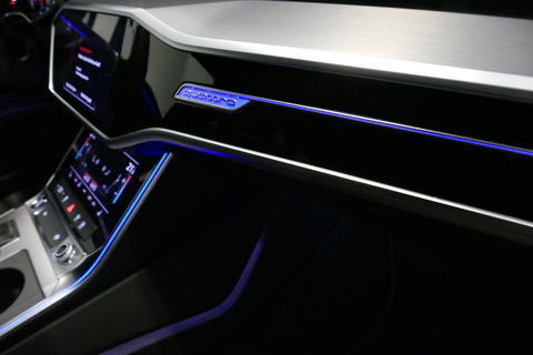 Audi A6 Avant 55 TFSI e quattro Competition / S Line / RS6 look Diffuser / Maxton Design Bodykit V.2 / HD Matrix LED-koplampen / Ambienteverlichting / Stuurwiel- & stoelverwarming / 21'' LMV / Apple Carplay - Android Auto / Trekhaak (zwenkbaar) / Elektr. bedienba