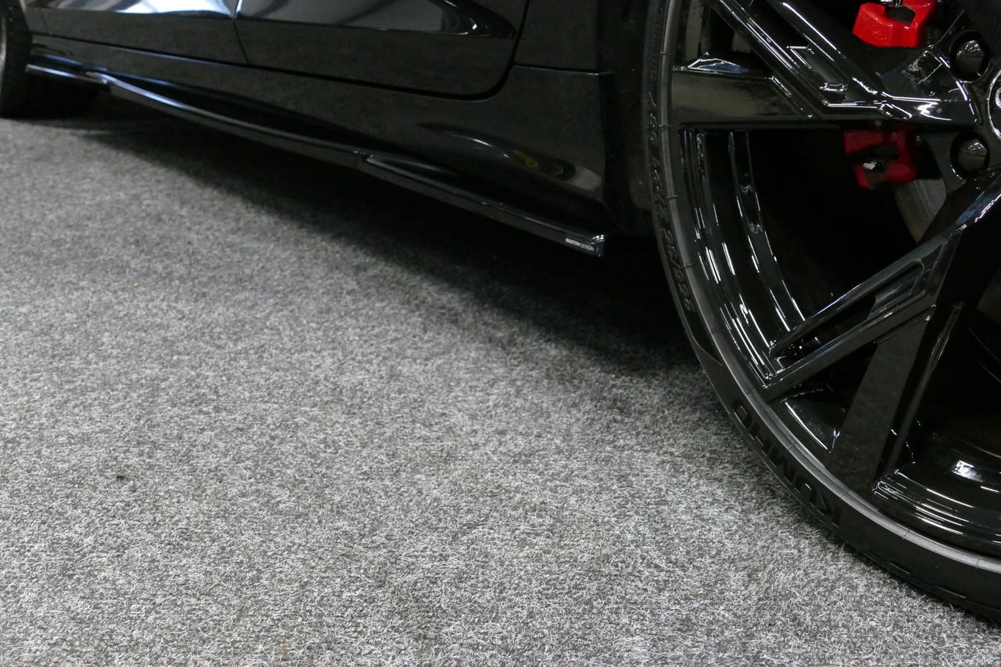 Audi A6 Avant 55 TFSI e quattro Competition / S Line / RS6 look Diffuser / Maxton Design Bodykit V.2 / HD Matrix LED-koplampen / Ambienteverlichting / Stuurwiel- & stoelverwarming / 21'' LMV / Apple Carplay - Android Auto / Trekhaak (zwenkbaar) / Elektr. bedienba