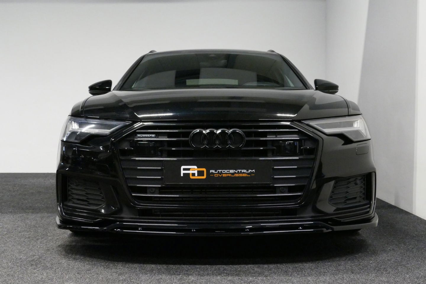 Audi A6 Avant 55 TFSI e quattro Competition / S Line / RS6 look Diffuser / Maxton Design Bodykit V.2 / HD Matrix LED-koplampen / Ambienteverlichting / Stuurwiel- & stoelverwarming / 21'' LMV / Apple Carplay - Android Auto / Trekhaak (zwenkbaar) / Elektr. bedienba