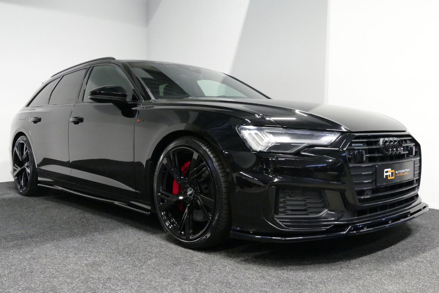 Audi A6 Avant 55 TFSI e quattro Competition / S Line / RS6 look Diffuser / Maxton Design Bodykit V.2 / HD Matrix LED-koplampen / Ambienteverlichting / Stuurwiel- & stoelverwarming / 21'' LMV / Apple Carplay - Android Auto / Trekhaak (zwenkbaar) / Elektr. bedienba