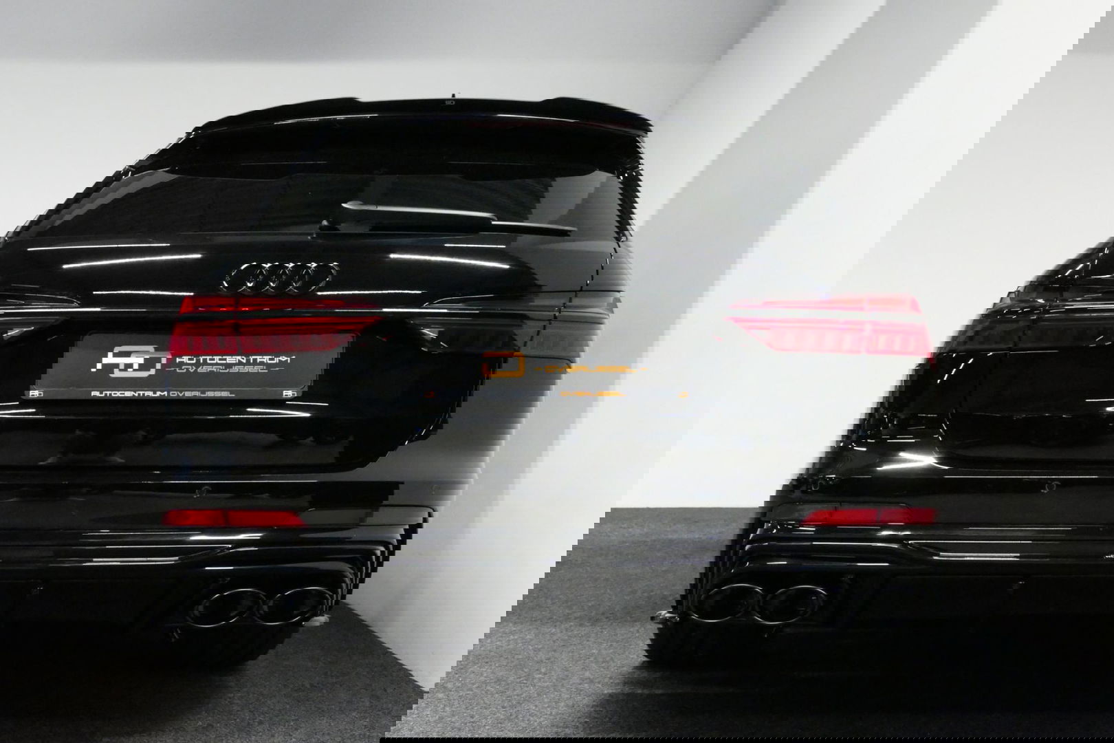 Audi A6 Avant 55 TFSI e quattro Competition / S Line / RS6 look Diffuser / Maxton Design Bodykit V.2 / HD Matrix LED-koplampen / Ambienteverlichting / Stuurwiel- & stoelverwarming / 21'' LMV / Apple Carplay - Android Auto / Trekhaak (zwenkbaar) / Elektr. bedienba