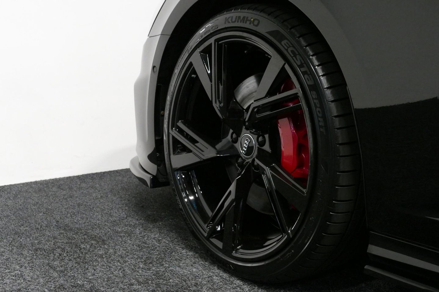 Audi A6 Avant 55 TFSI e quattro Competition / S Line / RS6 look Diffuser / Maxton Design Bodykit V.2 / HD Matrix LED-koplampen / Ambienteverlichting / Stuurwiel- & stoelverwarming / 21'' LMV / Apple Carplay - Android Auto / Trekhaak (zwenkbaar) / Elektr. bedienba