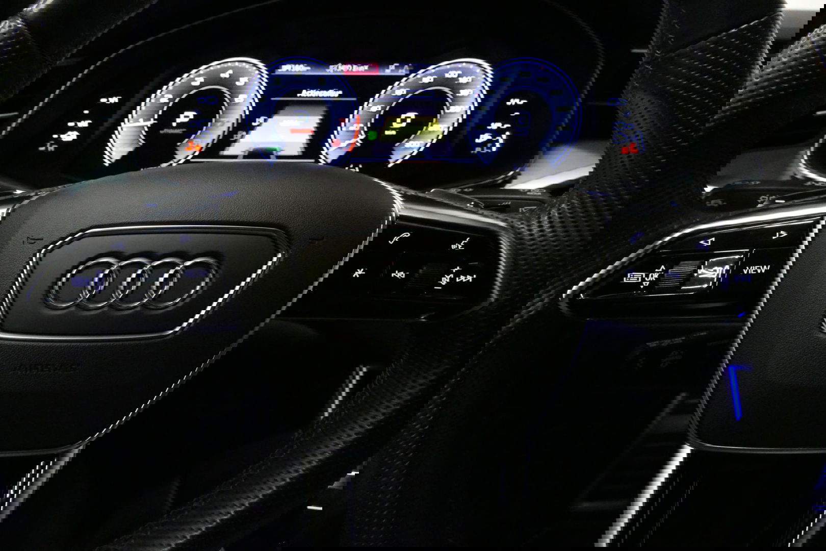 Audi A6 Avant 55 TFSI e quattro Competition / S Line / RS6 look Diffuser / Maxton Design Bodykit V.2 / HD Matrix LED-koplampen / Ambienteverlichting / Stuurwiel- & stoelverwarming / 21'' LMV / Apple Carplay - Android Auto / Trekhaak (zwenkbaar) / Elektr. bedienba