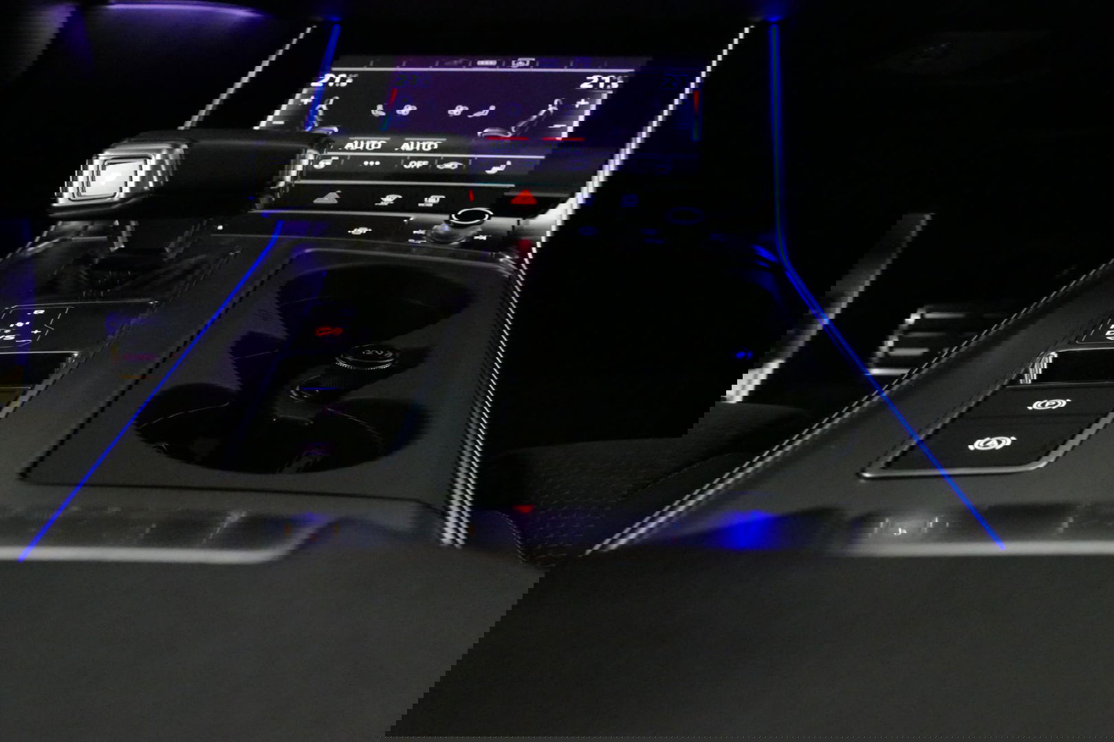 Audi A6 Avant 55 TFSI e quattro Competition / S Line / RS6 look Diffuser / Maxton Design Bodykit V.2 / HD Matrix LED-koplampen / Ambienteverlichting / Stuurwiel- & stoelverwarming / 21'' LMV / Apple Carplay - Android Auto / Trekhaak (zwenkbaar) / Elektr. bedienba