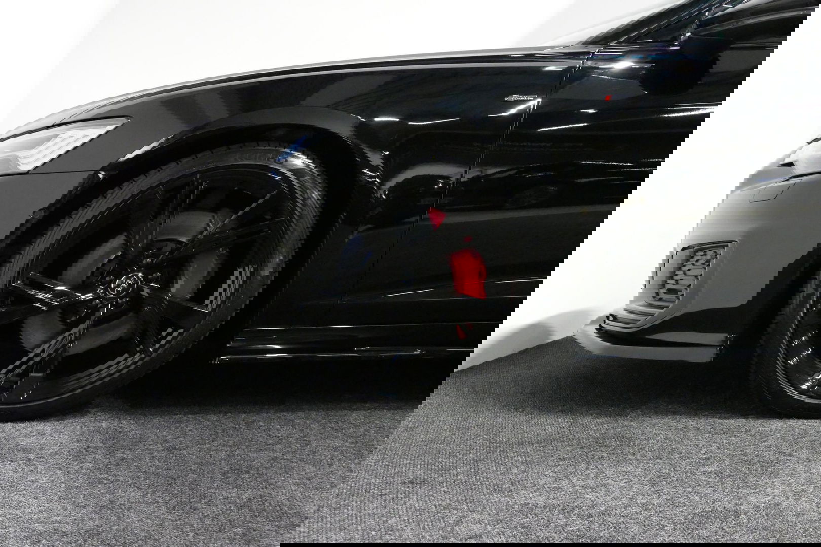 Audi A6 Avant 55 TFSI e quattro Competition / S Line / RS6 look Diffuser / Maxton Design Bodykit V.2 / HD Matrix LED-koplampen / Ambienteverlichting / Stuurwiel- & stoelverwarming / 21'' LMV / Apple Carplay - Android Auto / Trekhaak (zwenkbaar) / Elektr. bedienba