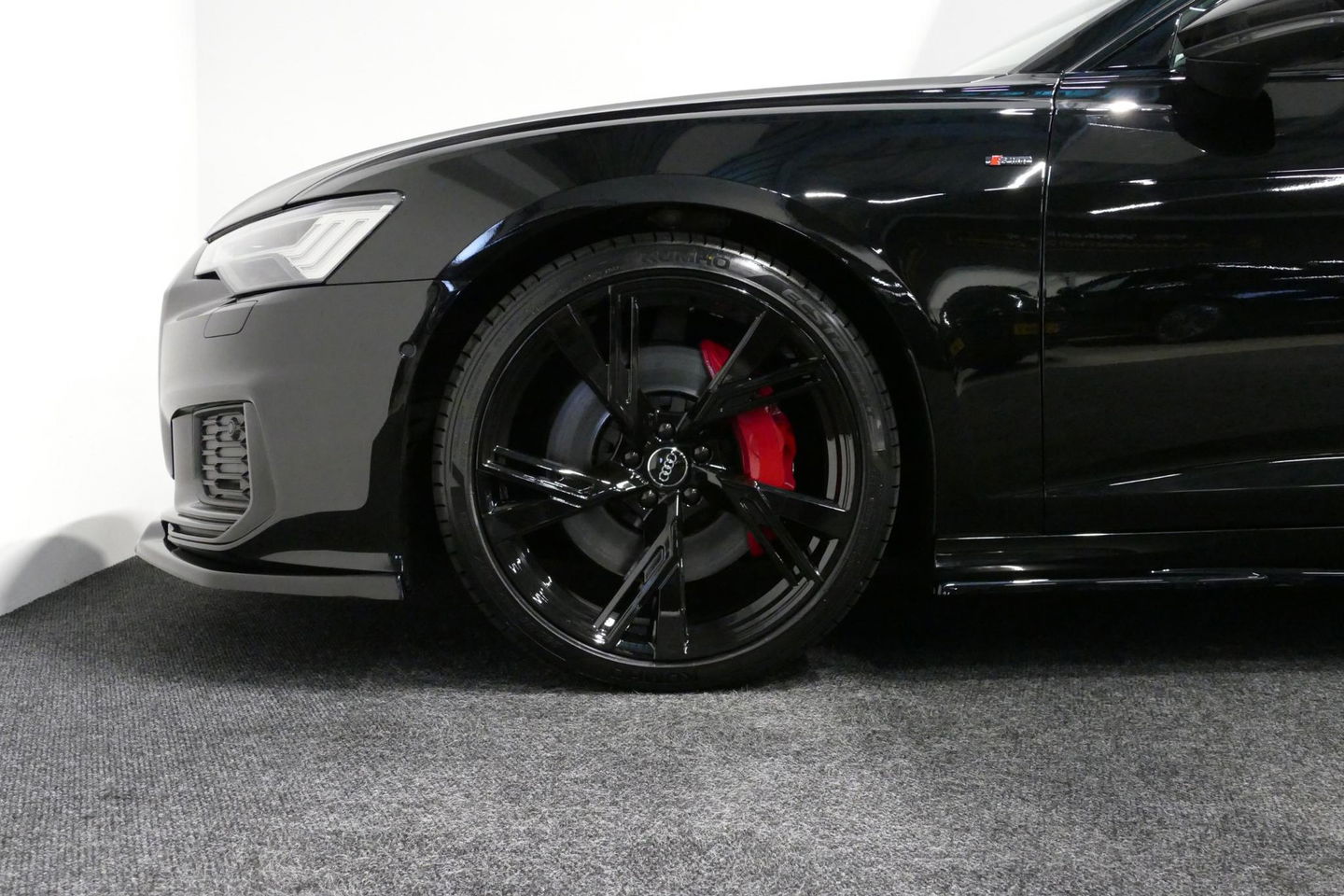 Audi A6 Avant 55 TFSI e quattro Competition / S Line / RS6 look Diffuser / Maxton Design Bodykit V.2 / HD Matrix LED-koplampen / Ambienteverlichting / Stuurwiel- & stoelverwarming / 21'' LMV / Apple Carplay - Android Auto / Trekhaak (zwenkbaar) / Elektr. bedienba