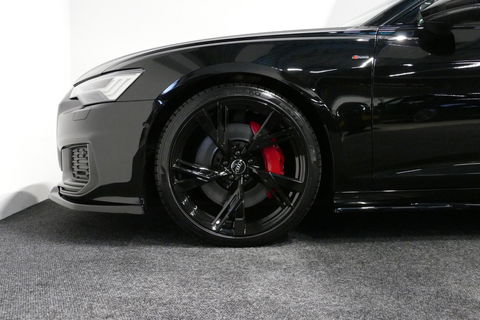 Audi A6 Avant 55 TFSI e quattro Competition / S Line / RS6 look Diffuser / Maxton Design Bodykit V.2 / HD Matrix LED-koplampen / Ambienteverlichting / Stuurwiel- & stoelverwarming / 21'' LMV / Apple Carplay - Android Auto / Trekhaak (zwenkbaar) / Elektr. bedienba