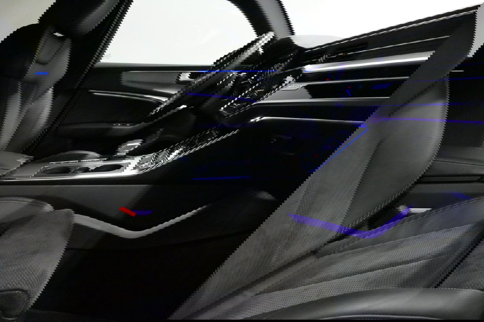 Audi A6 Avant 55 TFSI e quattro Competition / S Line / RS6 look Diffuser / Maxton Design Bodykit V.2 / HD Matrix LED-koplampen / Ambienteverlichting / Stuurwiel- & stoelverwarming / 21'' LMV / Apple Carplay - Android Auto / Trekhaak (zwenkbaar) / Elektr. bedienba