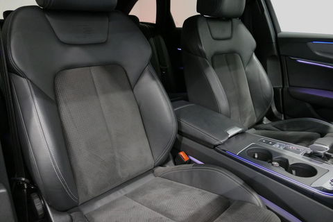 Audi A6 Avant 55 TFSI e quattro Competition / S Line / RS6 look Diffuser / Maxton Design Bodykit V.2 / HD Matrix LED-koplampen / Ambienteverlichting / Stuurwiel- & stoelverwarming / 21'' LMV / Apple Carplay - Android Auto / Trekhaak (zwenkbaar) / Elektr. bedienba