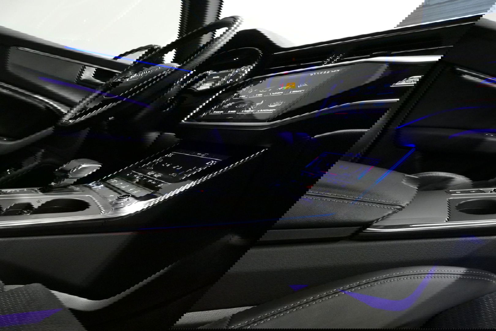 Audi A6 Avant 55 TFSI e quattro Competition / S Line / RS6 look Diffuser / Maxton Design Bodykit V.2 / HD Matrix LED-koplampen / Ambienteverlichting / Stuurwiel- & stoelverwarming / 21'' LMV / Apple Carplay - Android Auto / Trekhaak (zwenkbaar) / Elektr. bedienba