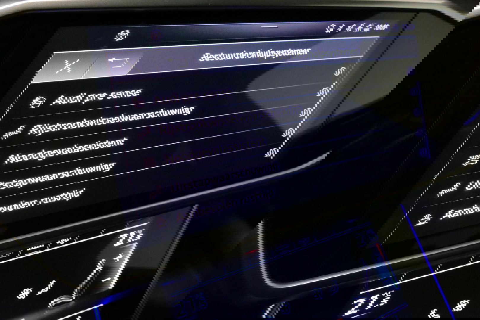 Audi A6 Avant 55 TFSI e quattro Competition / S Line / RS6 look Diffuser / Maxton Design Bodykit V.2 / HD Matrix LED-koplampen / Ambienteverlichting / Stuurwiel- & stoelverwarming / 21'' LMV / Apple Carplay - Android Auto / Trekhaak (zwenkbaar) / Elektr. bedienba