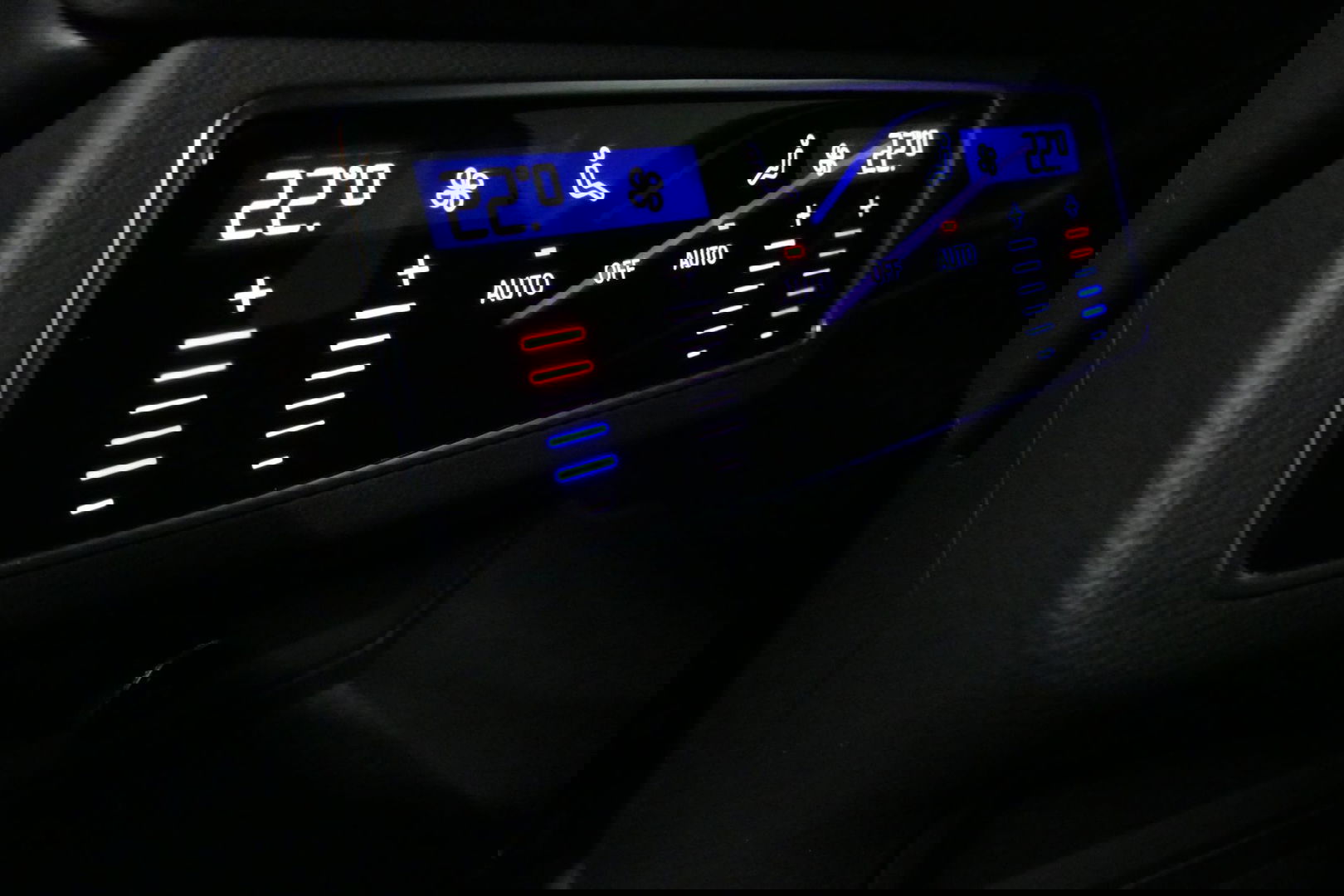 Audi A6 Avant 55 TFSI e quattro Competition / S Line / RS6 look Diffuser / Maxton Design Bodykit V.2 / HD Matrix LED-koplampen / Ambienteverlichting / Stuurwiel- & stoelverwarming / 21'' LMV / Apple Carplay - Android Auto / Trekhaak (zwenkbaar) / Elektr. bedienba