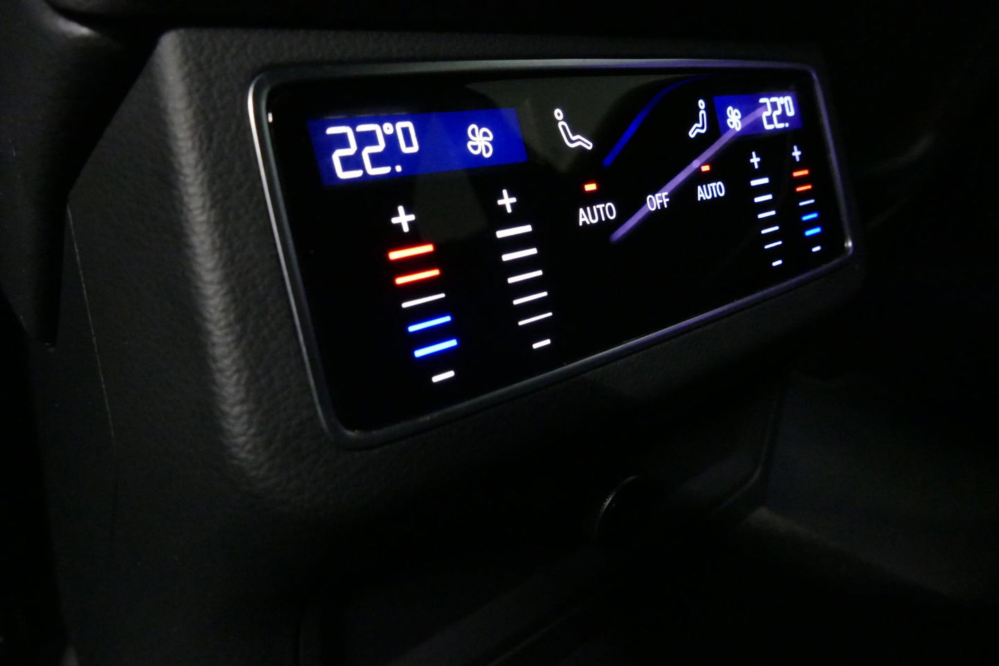 Audi A6 Avant 55 TFSI e quattro Competition / S Line / RS6 look Diffuser / Maxton Design Bodykit V.2 / HD Matrix LED-koplampen / Ambienteverlichting / Stuurwiel- & stoelverwarming / 21'' LMV / Apple Carplay - Android Auto / Trekhaak (zwenkbaar) / Elektr. bedienba