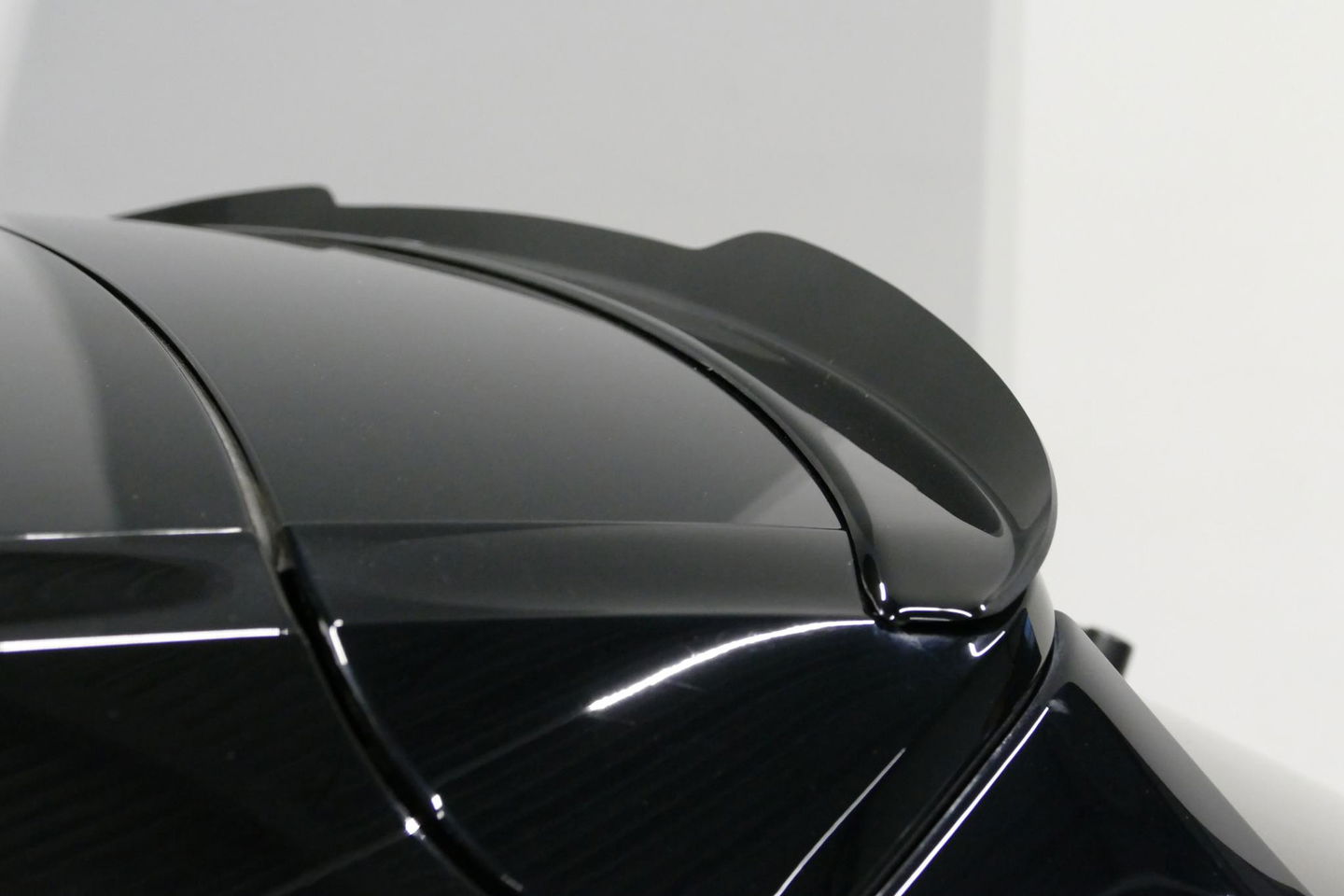 Audi A6 Avant 55 TFSI e quattro Competition / S Line / RS6 look Diffuser / Maxton Design Bodykit V.2 / HD Matrix LED-koplampen / Ambienteverlichting / Stuurwiel- & stoelverwarming / 21'' LMV / Apple Carplay - Android Auto / Trekhaak (zwenkbaar) / Elektr. bedienba