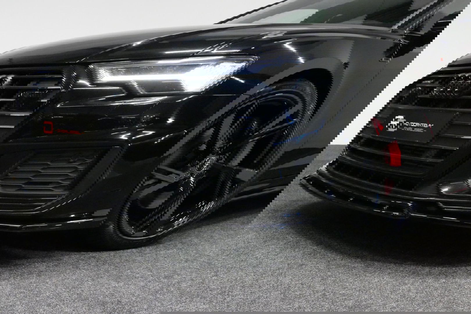 Audi A6 Avant 55 TFSI e quattro Competition / S Line / RS6 look Diffuser / Maxton Design Bodykit V.2 / HD Matrix LED-koplampen / Ambienteverlichting / Stuurwiel- & stoelverwarming / 21'' LMV / Apple Carplay - Android Auto / Trekhaak (zwenkbaar) / Elektr. bedienba