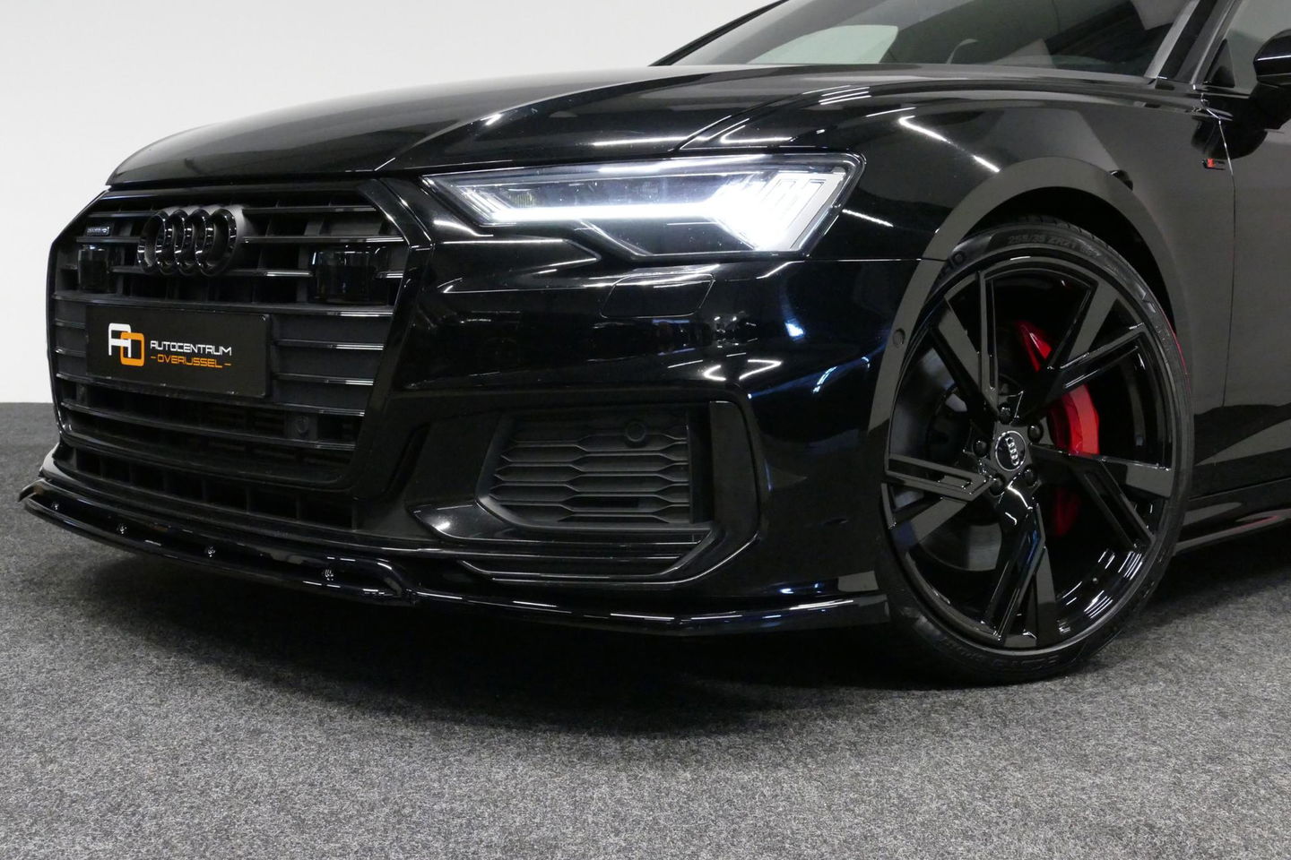 Audi A6 Avant 55 TFSI e quattro Competition / S Line / RS6 look Diffuser / Maxton Design Bodykit V.2 / HD Matrix LED-koplampen / Ambienteverlichting / Stuurwiel- & stoelverwarming / 21'' LMV / Apple Carplay - Android Auto / Trekhaak (zwenkbaar) / Elektr. bedienba