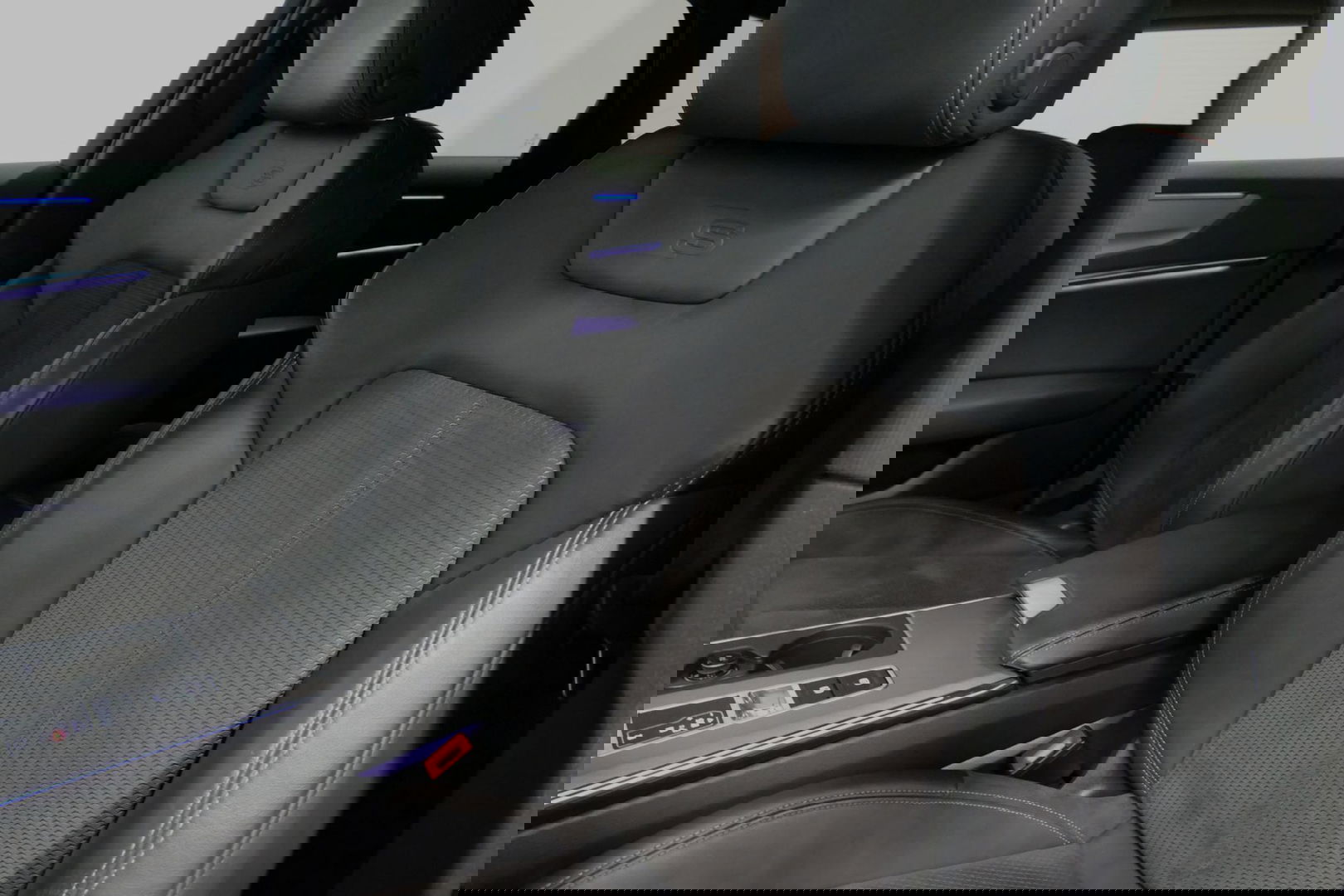 Audi A6 Avant 55 TFSI e quattro Competition / S Line / RS6 look Diffuser / Maxton Design Bodykit V.2 / HD Matrix LED-koplampen / Ambienteverlichting / Stuurwiel- & stoelverwarming / 21'' LMV / Apple Carplay - Android Auto / Trekhaak (zwenkbaar) / Elektr. bedienba