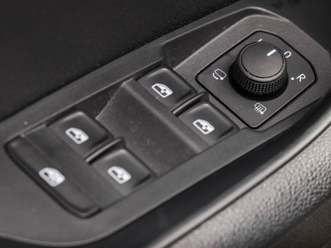 Škoda Karoq 1.5 TSI ACT Sportline Business 150PK | 40.094 km!