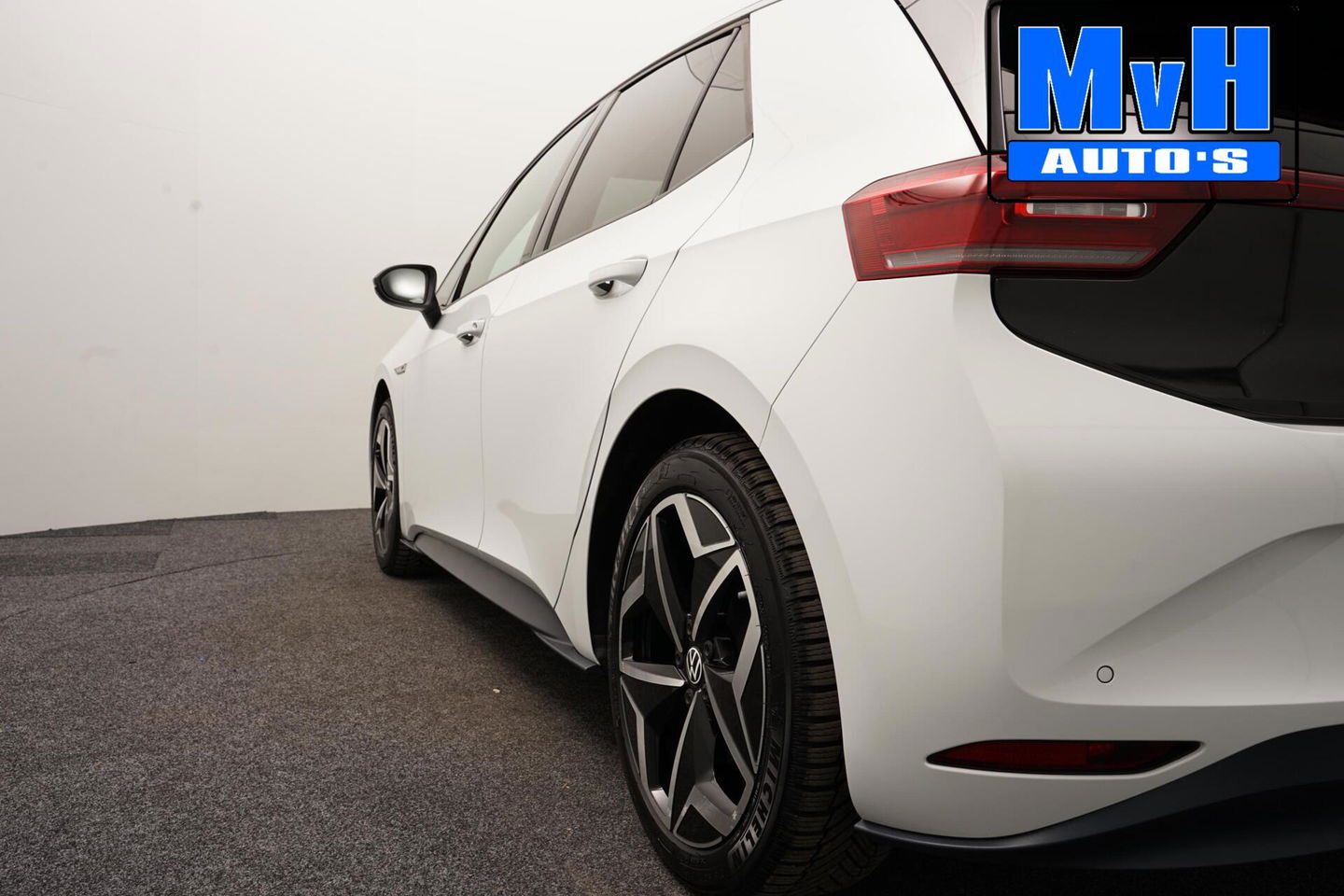 Volkswagen ID.3 First Plus 58 kWh 204PK|SOH.91%|TREKH|LUXE!