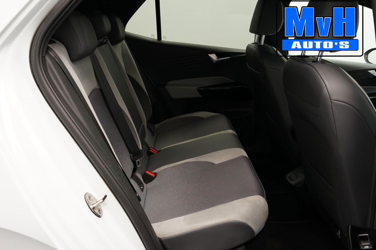 Volkswagen ID.3 First Plus 58 kWh 204PK|SOH.91%|TREKH|LUXE!