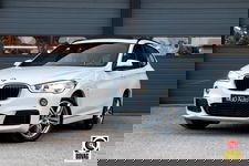 BMW X1 - sDrive20i M-Sport M-Pakket /LED/PANODAK/HARMAN-KARDON/ACC/HUD/TREKHAAK/KEYLESS/STOELVERW.!