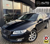 Volvo V70 - 2.0 D4 Summum 181PK | BOMVOL | Zeer Nette Staat | Trekhaak | PANO | LEER | MEMORY | XENON | STOELVERWARMING | Parkeersensoren Voor en Achter | Climate Control | Privacy Glass | 2 Sleutels | Onderhoudshistorie |