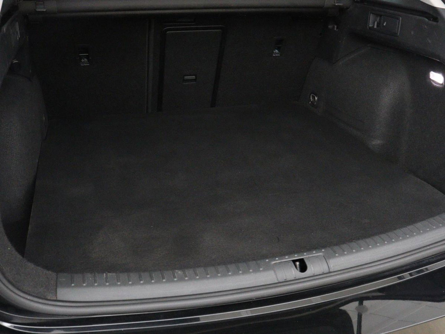 SEAT Leon 1.4 TSI eHybrid PHEV FR | Stoelverwarming | Adaptive cruise | Navigatie | Sfeerverlichting | Stuurverwarming | Full LED | Sportstoelen | Side Assist | Parkeerhulp | Plug In