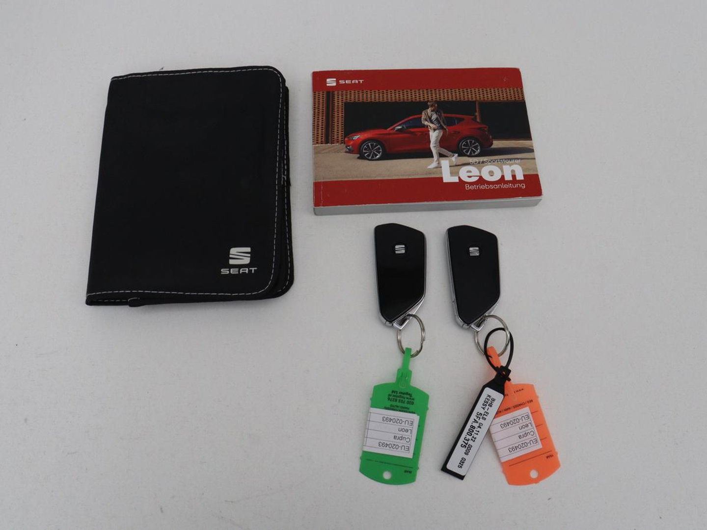 SEAT Leon 1.4 TSI eHybrid PHEV FR | Stoelverwarming | Adaptive cruise | Navigatie | Sfeerverlichting | Stuurverwarming | Full LED | Sportstoelen | Side Assist | Parkeerhulp | Plug In