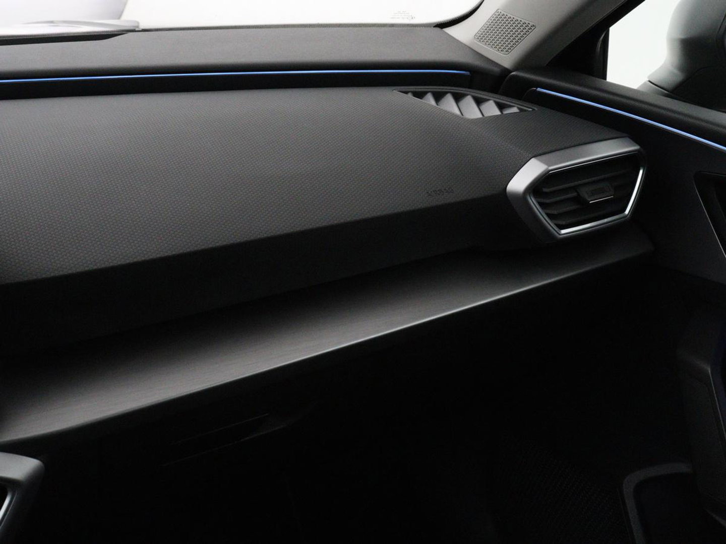 SEAT Leon 1.4 TSI eHybrid PHEV FR | Stoelverwarming | Adaptive cruise | Navigatie | Sfeerverlichting | Stuurverwarming | Full LED | Sportstoelen | Side Assist | Parkeerhulp | Plug In