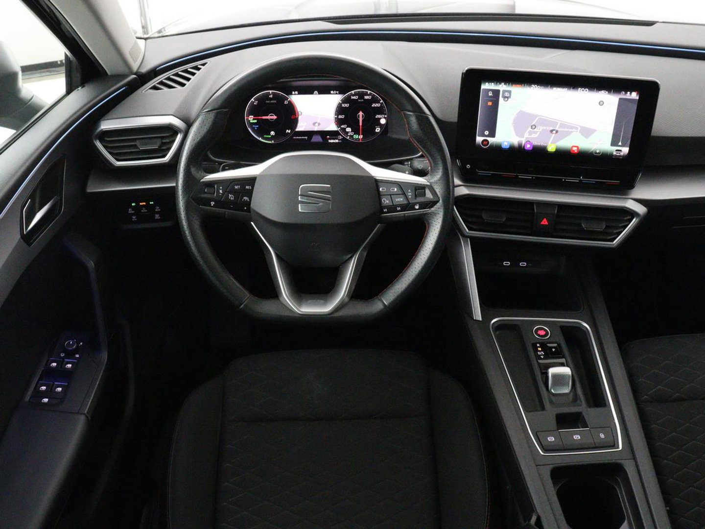 SEAT Leon 1.4 TSI eHybrid PHEV FR | Stoelverwarming | Adaptive cruise | Navigatie | Sfeerverlichting | Stuurverwarming | Full LED | Sportstoelen | Side Assist | Parkeerhulp | Plug In