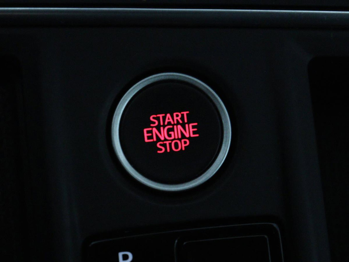 SEAT Leon 1.4 TSI eHybrid PHEV FR | Stoelverwarming | Adaptive cruise | Navigatie | Sfeerverlichting | Stuurverwarming | Full LED | Sportstoelen | Side Assist | Parkeerhulp | Plug In