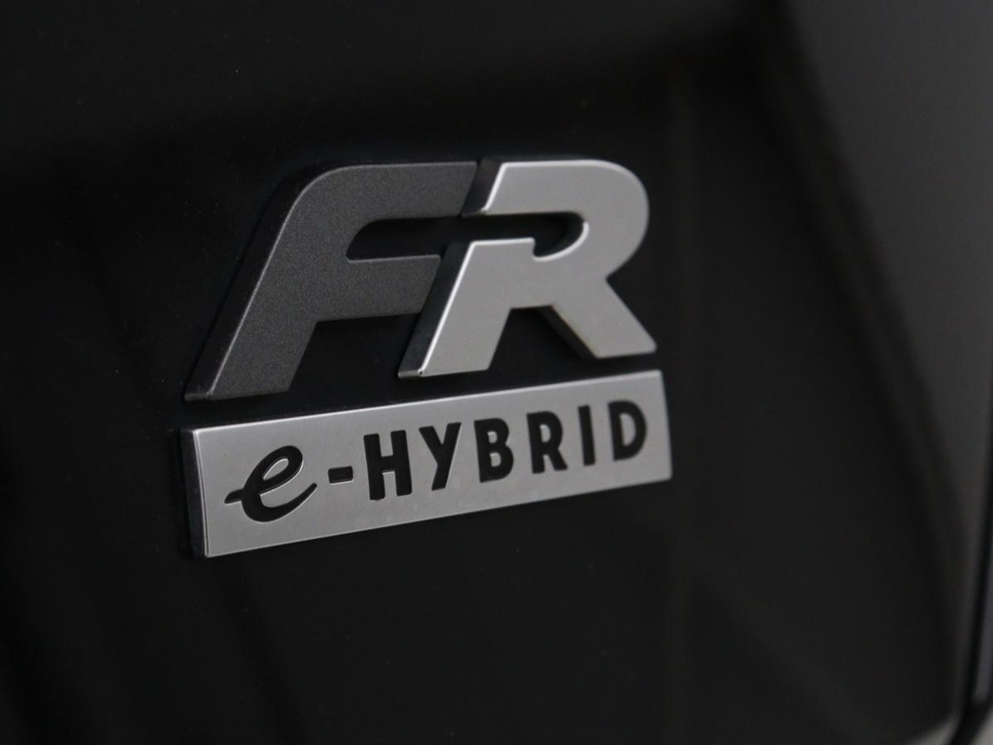 SEAT Leon 1.4 TSI eHybrid PHEV FR | Stoelverwarming | Adaptive cruise | Navigatie | Sfeerverlichting | Stuurverwarming | Full LED | Sportstoelen | Side Assist | Parkeerhulp | Plug In