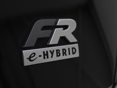 SEAT Leon 1.4 TSI eHybrid PHEV FR | Stoelverwarming | Adaptive cruise | Navigatie | Sfeerverlichting | Stuurverwarming | Full LED | Sportstoelen | Side Assist | Parkeerhulp | Plug In