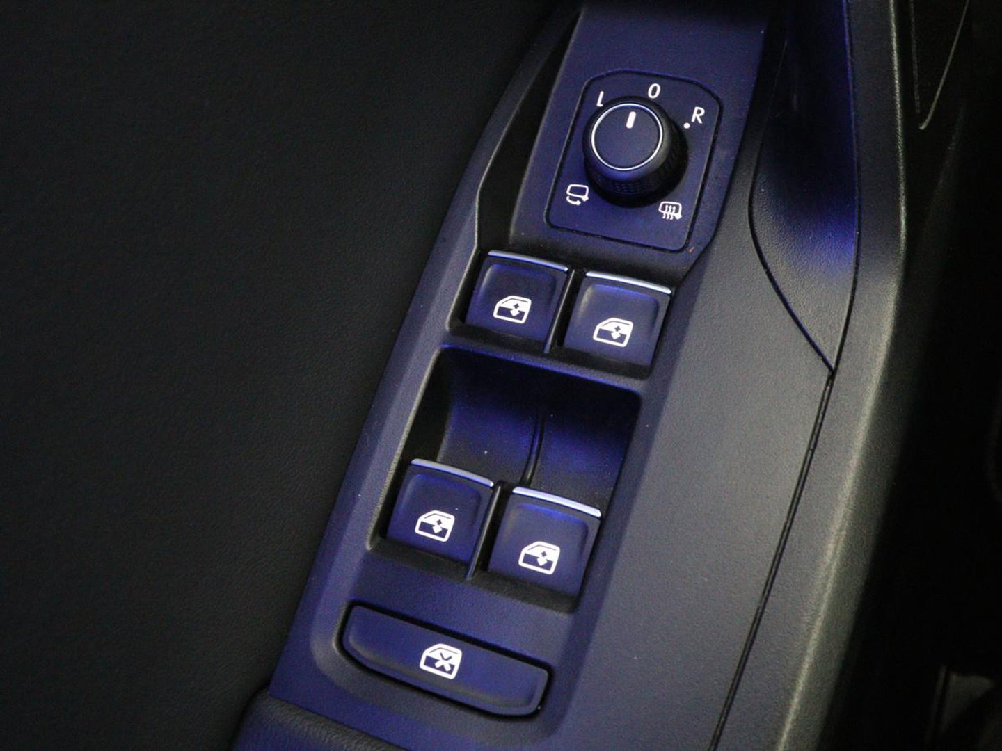 SEAT Leon 1.4 TSI eHybrid PHEV FR | Stoelverwarming | Adaptive cruise | Navigatie | Sfeerverlichting | Stuurverwarming | Full LED | Sportstoelen | Side Assist | Parkeerhulp | Plug In