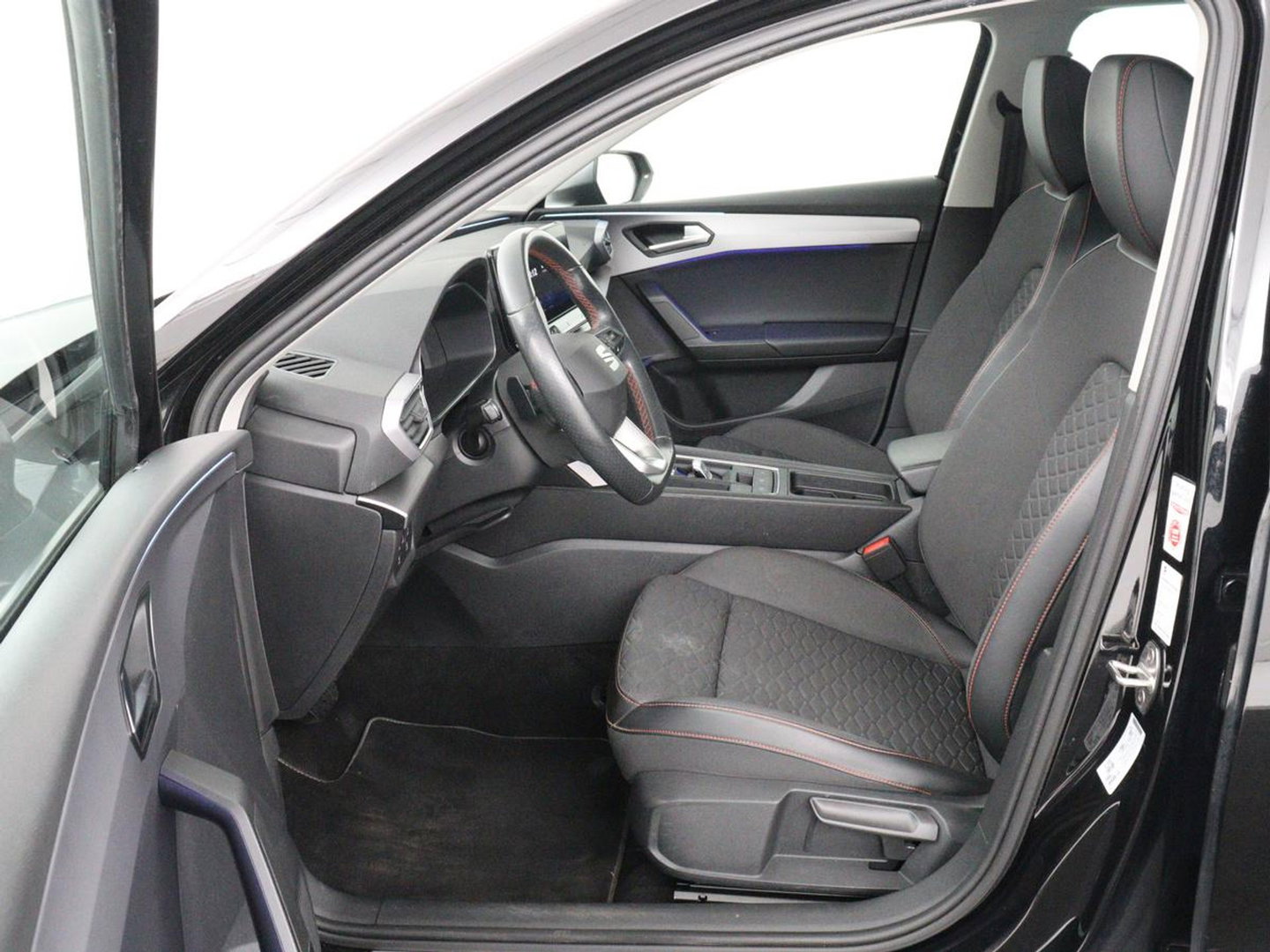 SEAT Leon 1.4 TSI eHybrid PHEV FR | Stoelverwarming | Adaptive cruise | Navigatie | Sfeerverlichting | Stuurverwarming | Full LED | Sportstoelen | Side Assist | Parkeerhulp | Plug In