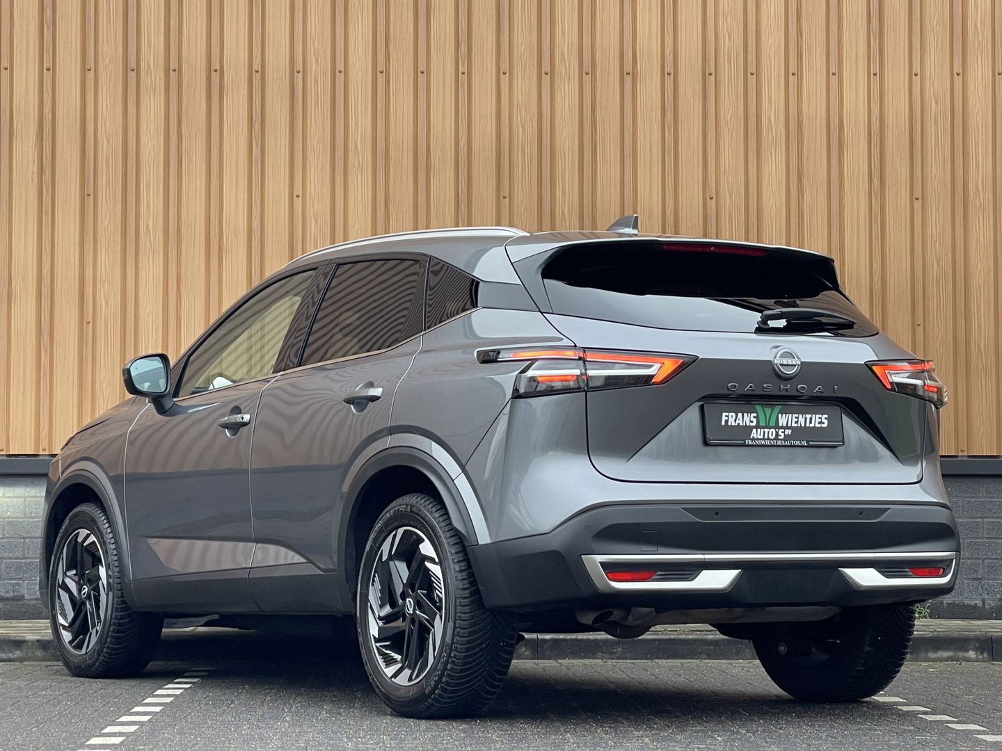 Nissan QASHQAI 1.3 MHEV Xtronic N-Connecta | 3D Camera | Head-Up Display | Apple Carplay | Android Auto | Dodehoeksensor | Adaptieve Cruise Control | Lane Assist | Stuurwielverwarming | DAB+ |