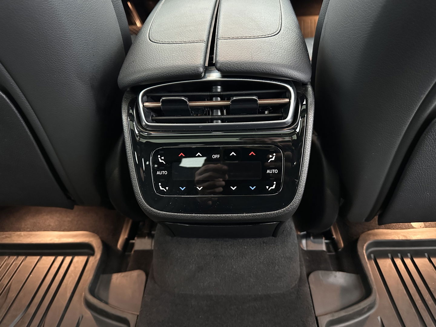 Mercedes-Benz EQE 300 Luxury Line 89 kWh [ 3-Fase-22kW ] {SOH-94%} (INCL-BTW) Aut. *PANO | FULL-LED | CRUISE | MEMORY-PACK | TOPVIEW | WIDESCREEN | BURMESTER | NAVI-FULLMAP | DAB | COMFORT-SEATS | ECC | SHIFTPADDLES | CAMERA | PDC | PRIVACYGLASS | ...