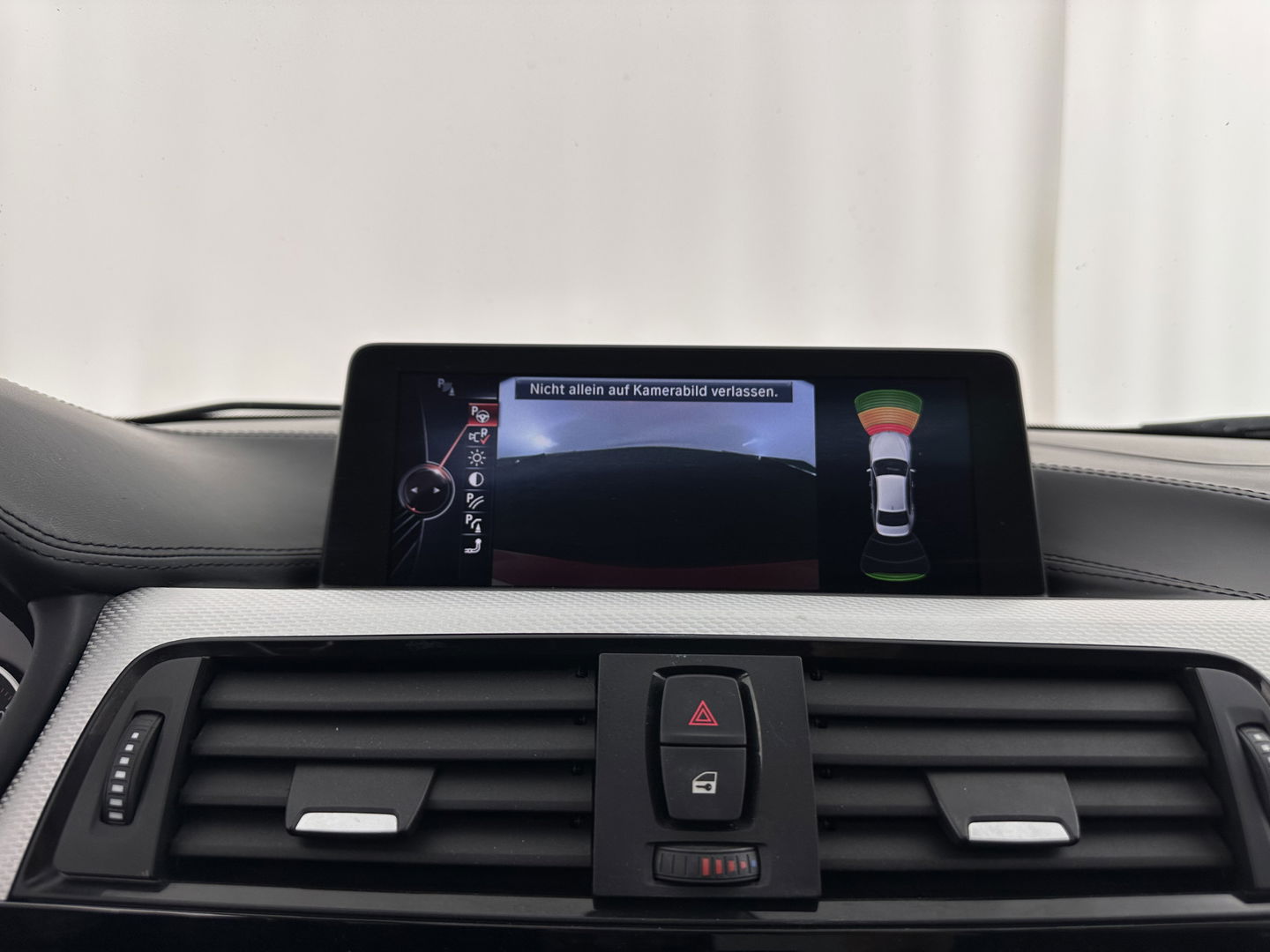 BMW 3 Serie 330D High Executive M-Sportpack Aut. *PANO | HEAD-UP | LEATHER | XENON | ADAPTIVE-CRUISE | HARMAN/KARDON | MEMORY-PACK | BLINDSPOT | HEATED-SPORTSEATS | CAMERA | DAB | KEYLESS | ECC | PDC | 18''ALU | TOWBAR*