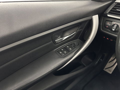 BMW 3 Serie 330D High Executive M-Sportpack Aut. *PANO | HEAD-UP | LEATHER | XENON | ADAPTIVE-CRUISE | HARMAN/KARDON | MEMORY-PACK | BLINDSPOT | HEATED-SPORTSEATS | CAMERA | DAB | KEYLESS | ECC | PDC | 18''ALU | TOWBAR*