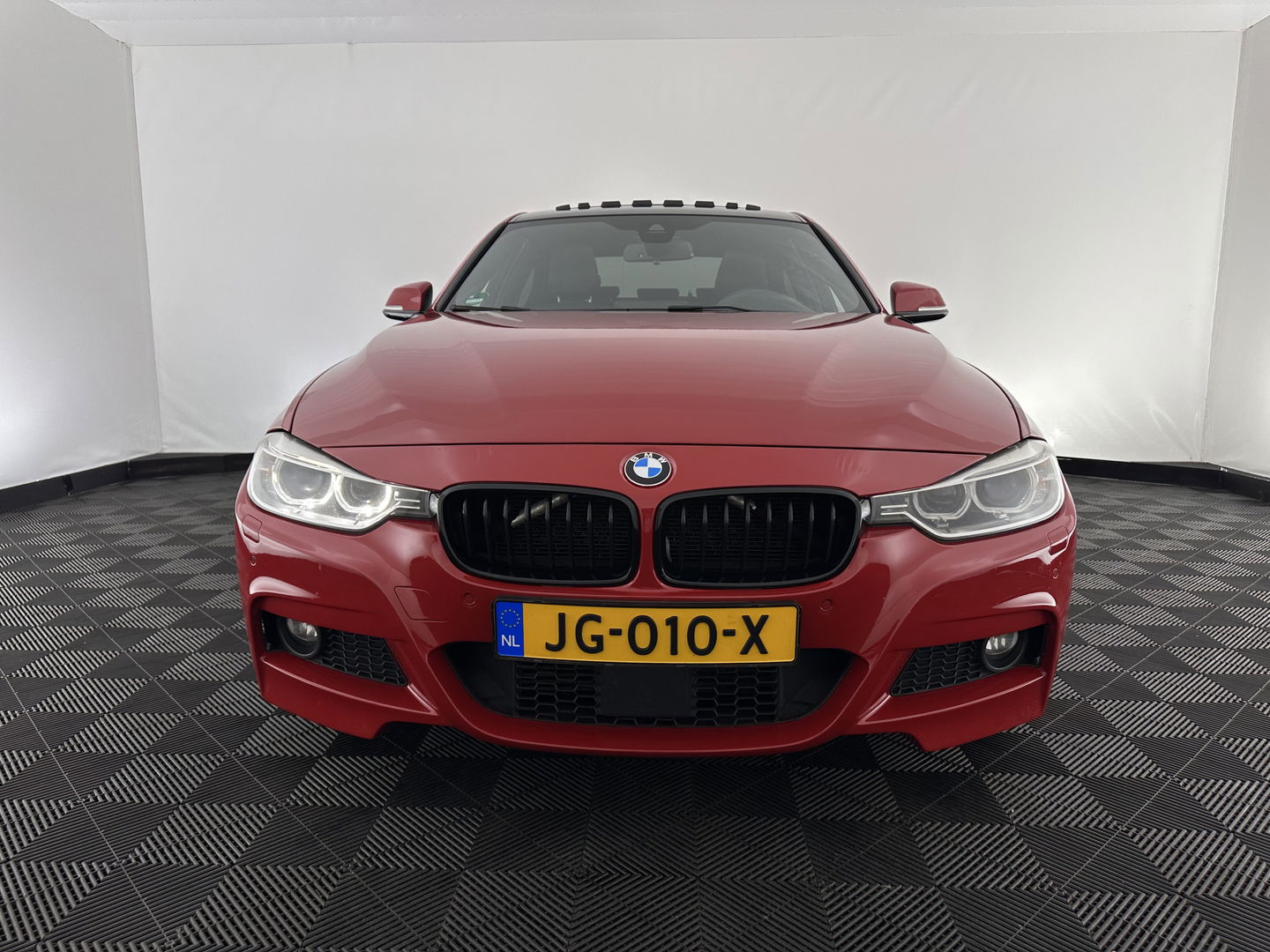 BMW 3 Serie 330D High Executive M-Sportpack Aut. *PANO | HEAD-UP | LEATHER | XENON | ADAPTIVE-CRUISE | HARMAN/KARDON | MEMORY-PACK | BLINDSPOT | HEATED-SPORTSEATS | CAMERA | DAB | KEYLESS | ECC | PDC | 18''ALU | TOWBAR*
