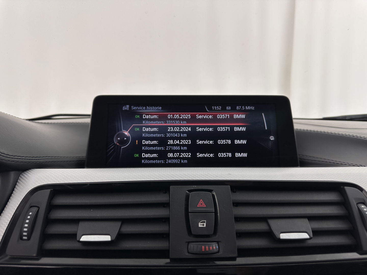 BMW 3 Serie 330D High Executive M-Sportpack Aut. *PANO | HEAD-UP | LEATHER | XENON | ADAPTIVE-CRUISE | HARMAN/KARDON | MEMORY-PACK | BLINDSPOT | HEATED-SPORTSEATS | CAMERA | DAB | KEYLESS | ECC | PDC | 18''ALU | TOWBAR*