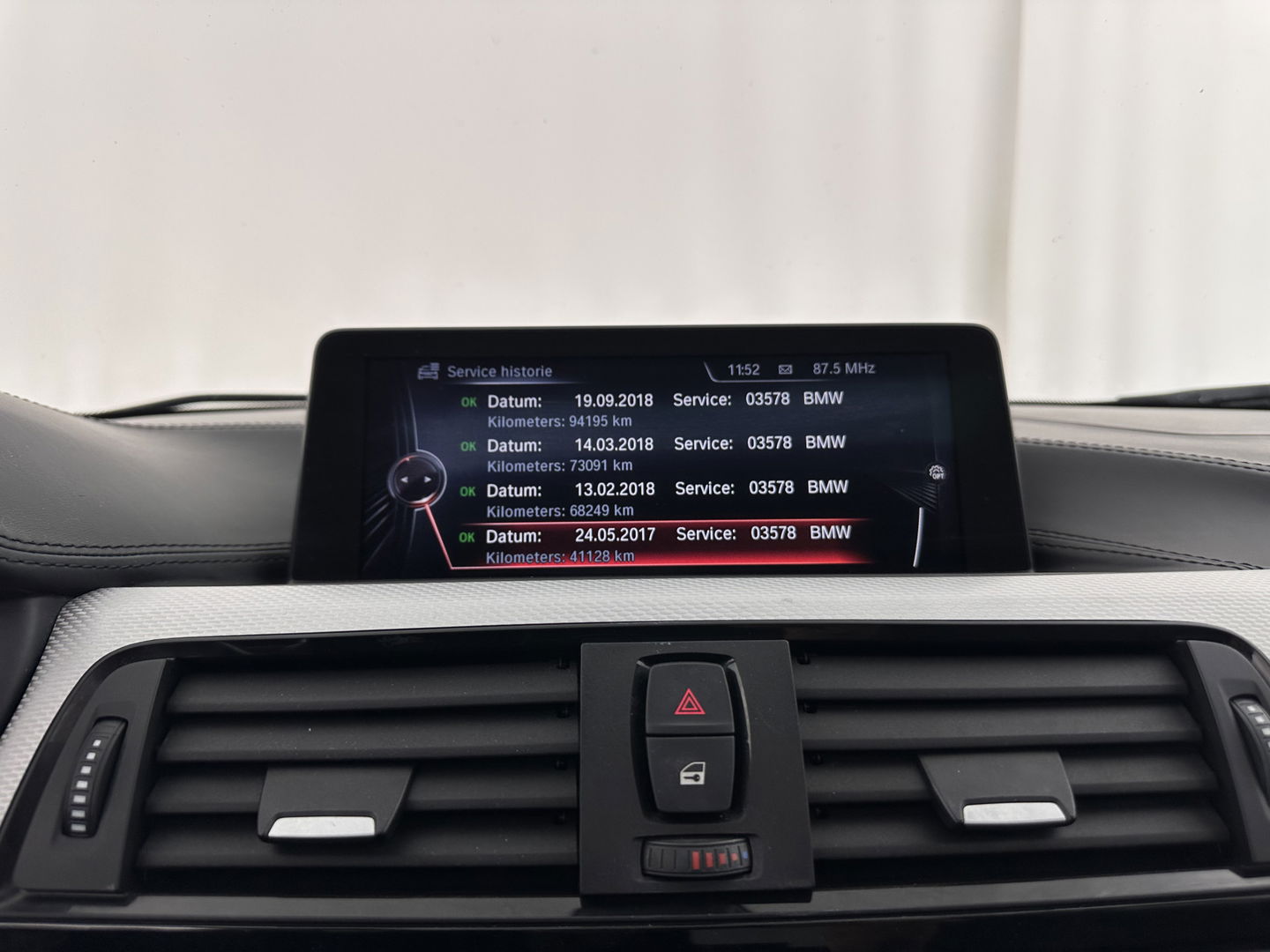 BMW 3 Serie 330D High Executive M-Sportpack Aut. *PANO | HEAD-UP | LEATHER | XENON | ADAPTIVE-CRUISE | HARMAN/KARDON | MEMORY-PACK | BLINDSPOT | HEATED-SPORTSEATS | CAMERA | DAB | KEYLESS | ECC | PDC | 18''ALU | TOWBAR*