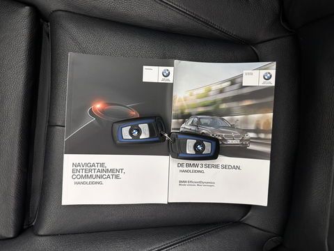 BMW 3 Serie 330D High Executive M-Sportpack Aut. *PANO | HEAD-UP | LEATHER | XENON | ADAPTIVE-CRUISE | HARMAN/KARDON | MEMORY-PACK | BLINDSPOT | HEATED-SPORTSEATS | CAMERA | DAB | KEYLESS | ECC | PDC | 18''ALU | TOWBAR*