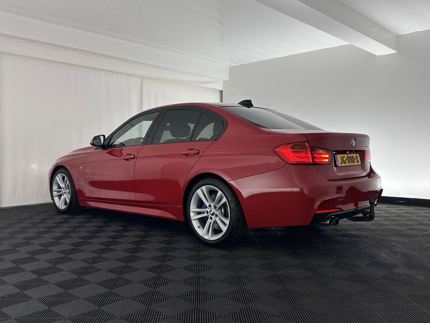 BMW 3 Serie 330D High Executive M-Sportpack Aut. *PANO | HEAD-UP | LEATHER | XENON | ADAPTIVE-CRUISE | HARMAN/KARDON | MEMORY-PACK | BLINDSPOT | HEATED-SPORTSEATS | CAMERA | DAB | KEYLESS | ECC | PDC | 18''ALU | TOWBAR*