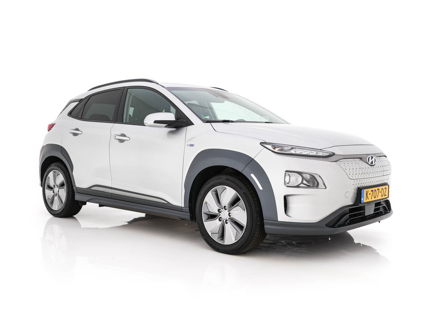 Hyundai KONA EV Fashion 64 kWh (3-Fase) {SOH-100%} (INCL-BTW)  Aut * HEATPUMP | NAVI-FULLMAP | LEATHER-FABRIC | KEYLESS | CAMERA | DAB | ECC | PDC | ADAPTIVE-CRUISE | LANE-ASSIST | HEATED SEATS | PRIVACY-GLASS | HEAD-UP | SHIFT-PADDLES | 17"A