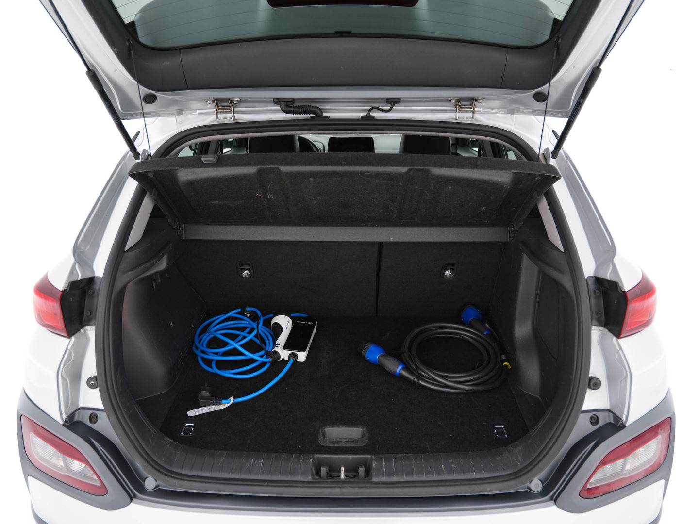 Hyundai KONA EV Fashion 64 kWh (3-Fase) {SOH-100%} (INCL-BTW)  Aut * HEATPUMP | NAVI-FULLMAP | LEATHER-FABRIC | KEYLESS | CAMERA | DAB | ECC | PDC | ADAPTIVE-CRUISE | LANE-ASSIST | HEATED SEATS | PRIVACY-GLASS | HEAD-UP | SHIFT-PADDLES | 17"A