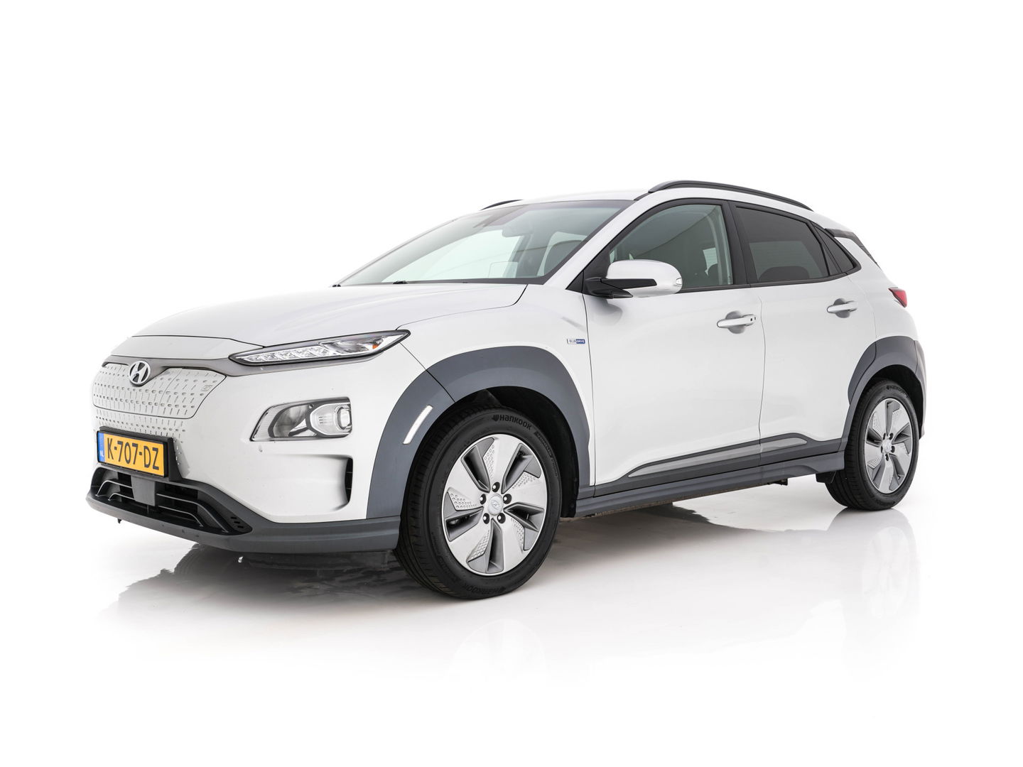 Hyundai KONA EV Fashion 64 kWh (3-Fase) {SOH-100%} (INCL-BTW)  Aut * HEATPUMP | NAVI-FULLMAP | LEATHER-FABRIC | KEYLESS | CAMERA | DAB | ECC | PDC | ADAPTIVE-CRUISE | LANE-ASSIST | HEATED SEATS | PRIVACY-GLASS | HEAD-UP | SHIFT-PADDLES | 17"A